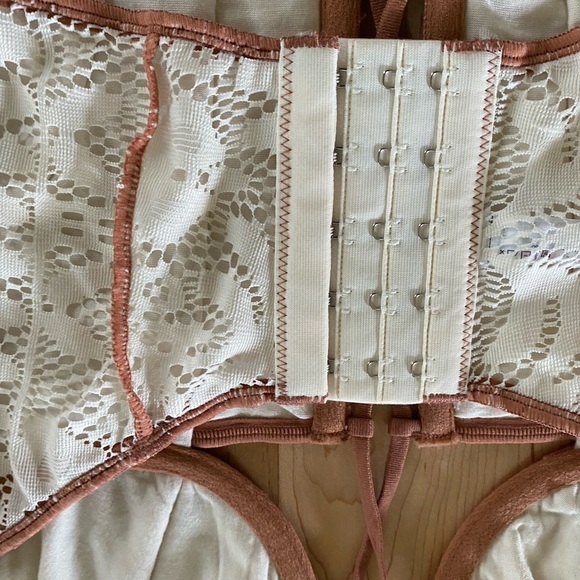 Out From Under Corsé Kiera Lace-Up Lace-Up Corset Top - Cream and Tan Coquette M - Picture 10 of 10